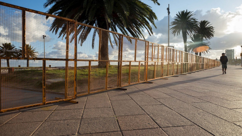 Una playa cerrada en Montevideo (Uruguay), dentro de medidas adoptadas para enfrentar el covid-19. EFE/Raúl Martínez Una playa cerrada en Montevideo (Uruguay), dentro de medidas adoptadas para enfrentar el covid-19. EFE/Raúl Martínez