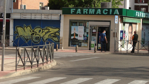 Vista de una farmacia en la localidad madrileña de Leganés. EFE/ Jesús Valbuena Vista de una farmacia en la localidad madrileña de Leganés. EFE/ Jesús Valbuena
