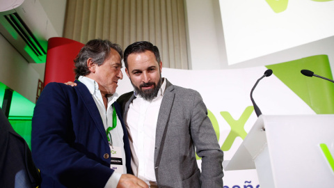 Hermann Tertsch con el presidente de Vox, Santiago Abascal, la noche electoral del 26-M. E.P./Eduardo Parra Hermann Tertsch con el presidente de Vox, Santiago Abascal, la noche electoral del 26-M. E.P./Eduardo Parra