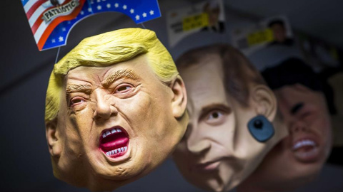 Una máscara de Donald Trump, entre otras para el carnaval, en un puesto en la localidad nolandesa de Maastricht. EFE/EPA/MARCEL VAN HOORN Una máscara de Donald Trump, entre otras para el carnaval, en un puesto en la localidad nolandesa de Maastricht. EFE/EPA/MARCEL VAN HOORN
