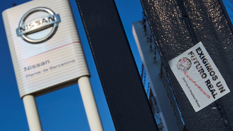 Un cartel del comité de empresa de Nissan junto a la entrada de la compañía, que ha anunciado un ERTE por el coronavirus. EFE/Alejandro Garcia Un cartel del comité de empresa de Nissan junto a la entrada de la compañía, que ha anunciado un ERTE por el coronavirus. EFE/Alejandro Garcia