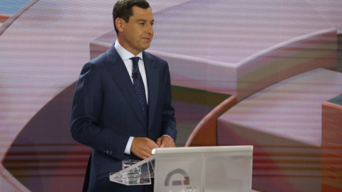El presidente de la Junta de Andalucía y candidato del PP a la reelección, Juanma Moreno, al inicio del segundo debate electoral para los comicios autonómicos del 19J. E.P/Joaquín Corchero