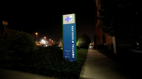Entrada del Hospital de Igualada, una de las localidades más castigadas por el coronavirus. REUTERS/Nacho Doce Entrada del Hospital de Igualada, una de las localidades más castigadas por el coronavirus. REUTERS/Nacho Doce