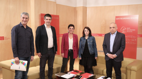 (I-D) El portavoz adjunto de Bildu en el Congreso, Oskar Matute; el portavoz en el Senado, Gorka Elejabarrieta; la portavoz en la Cámara Alta, Mertxe Aizpurua; la portavoz del Grupo Socialista en el Congreso, Adriana Lastra, y el secretario general del (I-D) El portavoz adjunto de Bildu en el Congreso, Oskar Matute; el portavoz en el Senado, Gorka Elejabarrieta; la portavoz en la Cámara Alta, Mertxe Aizpurua; la portavoz del Grupo Socialista en el Congreso, Adriana Lastra, y el secretario general del G