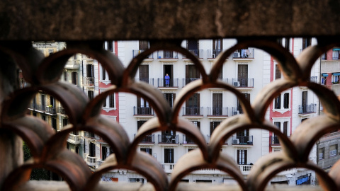 Vista de un edificio de viviendas en el centro de Barcelona. REUTERS/Nacho Doce Vista de un edificio de viviendas en el centro de Barcelona. REUTERS/Nacho Doce