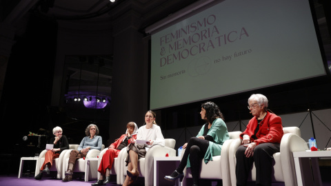 La ministra de Igualdad, Irene Montero, participa en el acto 'Feminismo y memoria democrática. Sin Memoria no hay Futuro' celebrado en Madrid junto a Taty Almeida, Ana Pomares, María José Picó, Justa Montero, Consuelo García del Cid Guerra y Nati Ca La ministra de Igualdad, Irene Montero, participa en el acto 'Feminismo y memoria democrática. Sin Memoria no hay Futuro' celebrado en Madrid junto a Taty Almeida, Ana Pomares, María José Picó, Justa Montero, Consuelo García del Cid Guerra y Nati Cam