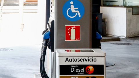 Maquina expendedora de carburante en una gasolinera de Madrid. E.P./Ricardo Rubio Maquina expendedora de carburante en una gasolinera de Madrid. E.P./Ricardo Rubio