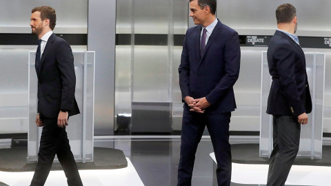 Pablo Casado (i), Pedro Sánchez (c) y Santiago Abascal (d), en un debate electoral de 2019.- JUAN CARLOS HIDALGO, EFE Pablo Casado (i), Pedro Sánchez (c) y Santiago Abascal (d), en un debate electoral de 2019.- JUAN CARLOS HIDALGO, EFE