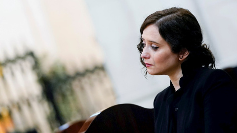 La presidenta de la Comunidad de Madrid, Isabel Díaz Ayuso, durante la solemne misapor los enfermos y fallecidos en la pandemia del covid-19, en la Catedral de la Almudena. EFE/Comunidad de Madrid La presidenta de la Comunidad de Madrid, Isabel Díaz Ayuso, durante la solemne misa por los enfermos y fallecidos en la pandemia del covid-19, en la Catedral de la Almudena. EFE/Comunidad de Madrid