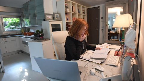 Una mujer trabajando desde su casa. EFE/EPA/DANIEL DAL ZENNARO Una mujer trabajando desde su casa. EFE/EPA/DANIEL DAL ZENNARO