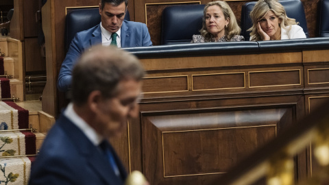 El presidente del Gobierno en funciones, Pedro Sánchez, la vicepresidenta primera en funciones y ministra de Asuntos Económicos y Transformación Digital, Nadia Calviño, y la vicepresidenta segunda del Gobierno y ministra de Trabajo en funciones, Yola El presidente del Gobierno en funciones, Pedro Sánchez, la vicepresidenta primera en funciones y ministra de Asuntos Económicos y Transformación Digital, Nadia Calviño, y la vicepresidenta segunda del Gobierno y ministra de Trabajo en funciones, Yolan