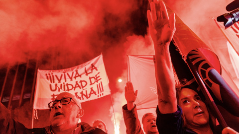 Decenas de personas haciendo el saludo fascista, durante una manifestación convocada por la Falange Española de las JONS, a 18 de noviembre de 2023, en Madrid (España).- Carlos Luján / Europa Press Decenas de personas haciendo el saludo fascista, durante una manifestación convocada por la Falange Española de las JONS, a 18 de noviembre de 2023, en Madrid (España).- Carlos Luján / Europa Press