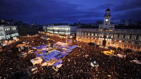 Imagen de la Puerta del Sol la noche del 15M de 2011. EFE Imagen de la Puerta del Sol la noche del 15M de 2011. EFE