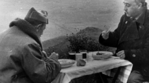 Imagen de archivo del general Franco almorzando con el general Dávila durante la Guerra Civil. - EFE Imagen de archivo del general Franco almorzando con el general Dávila durante la Guerra Civil. - EFE