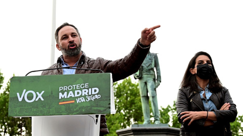 Santiago Abascal y Rocío Monasterio en un acto de Vox durante la campaña electoral madrileña el pasado mes de abril.- EFE Santiago Abascal y Rocío Monasterio en un acto de Vox durante la campaña electoral madrileña el pasado mes de abril.- EFE