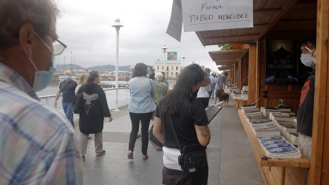 Mercadillo de libros en la Semana Negra de Gijón que ha cerrado este domingo la trigésimo cuarta edición con récord de ventas. EFE/Juan González Mercadillo de libros en la Semana Negra de Gijón que ha cerrado este domingo la trigésimo cuarta edición con récord de ventas. EFE/Juan González
