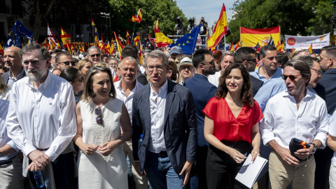 El expresidente del Gobierno, Mariano Rajoy, la secretaria general del PP, Cuca Gamarra, el presidente del Partido Popular, Alberto Núñez Feijóo, la presidenta de la Comunidad de Madrid, Isabel Díaz Ayuso, y el expresidente del Gobierno, José María El expresidente del Gobierno, Mariano Rajoy, la secretaria general del PP, Cuca Gamarra, el presidente del Partido Popular, Alberto Núñez Feijóo, la presidenta de la Comunidad de Madrid, Isabel Díaz Ayuso, y el expresidente del Gobierno, José María