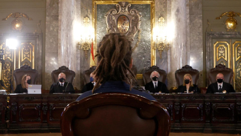 El exsecretario de Organización de Podemos y diputado Alberto Rodríguez durante su juicio en el Tribunal Supremo este martes por atentado a agentes de la autoridad y lesiones leves por dar presuntamente una patada a un policía en una protesta de 2014 El exsecretario de Organización de Podemos y diputado Alberto Rodríguez durante su juicio en el Tribunal Supremo este martes por atentado a agentes de la autoridad y lesiones leves por dar presuntamente una patada a un policía en una protesta de 2014