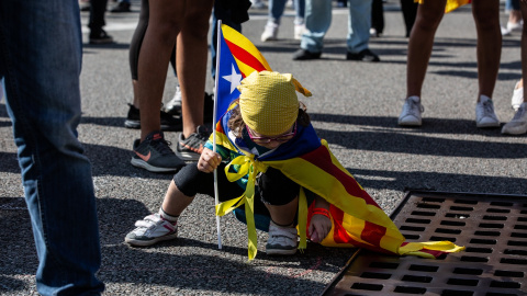 Un niño con banderas de la estelada (bandera independentista catalana) durante los actos de la Diada de Cataluña 2019, en Barcelona (España), septiembre de 2019.- David Zorrakino/EUROPA PRESS Un niño con banderas de la estelada (bandera independentista catalana) durante los actos de la Diada de Cataluña 2019, en Barcelona (España), septiembre de 2019.- David Zorrakino/EUROPA PRESS