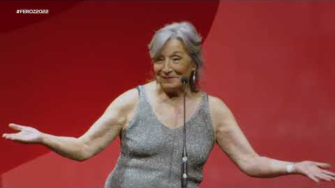 FEROZ 2022: Javier Cámara entrega el Feroz a mejor actriz protagonista de cine a Petra Martínez