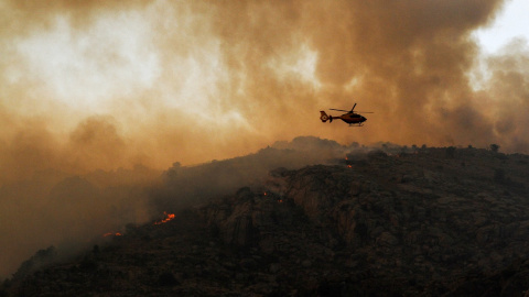 Vista del incendio en el término abulense de Navalacruz. E.P/Rafael Bastante Vista del incendio en el término abulense de Navalacruz. E.P/Rafael Bastante