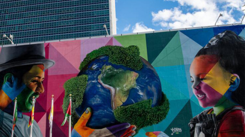 El mural de Eduardo Kobra frente a la sede de la ONU. - ONU / Rick Bajornas. El mural de Eduardo Kobra frente a la sede de la ONU. - ONU / Rick Bajornas.