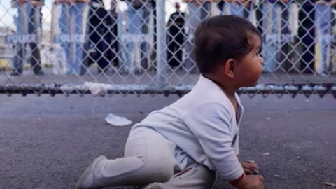 Abandono de niños en frontera de México con EEUU. Fuente: Proyecto Puente / YouTube.com Abandono de niños en frontera de México con EEUU. Fuente: Proyecto Puente / YouTube.com