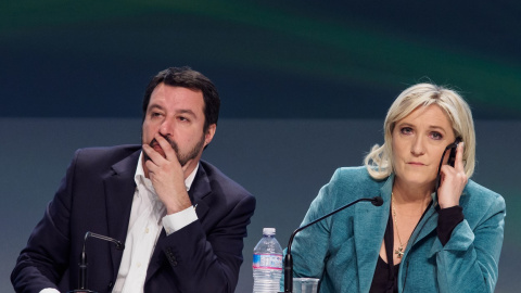 Mateo Salvini, secretario federal del partido ultraderechista italiano Lega, y Marine le Pen, presidenta del partido ultraderechista francés Rassemblement national, en una reunión del grupo Europa de las Naciones y de las Libertades en Milán en 2016. Mateo Salvini, secretario federal del partido ultraderechista italiano Lega, y Marine le Pen, presidenta del partido ultraderechista francés Rassemblement national, en una reunión del grupo Europa de las Naciones y de las Libertades en Milán en 2016. S