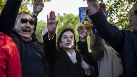 Un grupo de personas se concentra cerca de El Pardo-Mingorrubio. / Jairo Vargas Un grupo de personas se concentra cerca de El Pardo-Mingorrubio. / Jairo Vargas