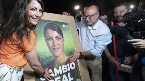 Macarena Olona (i), candidata de Vox a la presidencia de la Junta de Andalucía, arranca la campaña electoral este jueves en Granada. EFE/Miguel Ángel Molina Macarena Olona (i), candidata de Vox a la presidencia de la Junta de Andalucía, arranca la campaña electoral este jueves en Granada. EFE/Miguel Ángel Molina