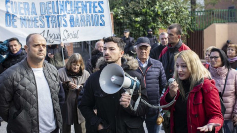 Melisa Dominguez, líder del colectivo neonazi Hogar Social, durante la protesta contra los menores migrantes y por la seguridad en Hortaleza.- JAIRO VARGAS Melisa Dominguez, líder del colectivo neonazi Hogar Social, durante la protesta contra los menores migrantes y por la seguridad en Hortaleza.- JAIRO VARGAS