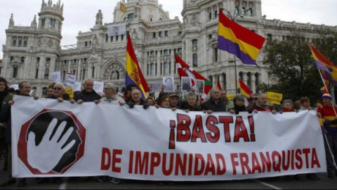 Manifestación estatal por la Memoria Histórica con el lema "Basta de impunidad franquista. / Paco Campos (EFE) Manifestación estatal por la Memoria Histórica con el lema "Basta de impunidad franquista. / Paco Campos (EFE)
