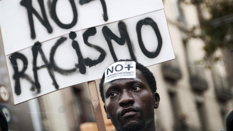 Manifestación contra las redadas racistas en Madrid (2015). Foto: Pedro Mata - Fotomovimiento / Manifestación contra las redadas racistas en Madrid (2015). Foto: Pedro Mata - Fotomovimiento / CC BY-NC-ND 2.0