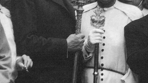 Queipo de Llano y el auditor Bohórquez a la salida de la Macarena queipo-detalle