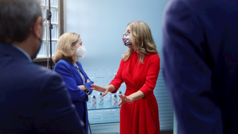 Nadia Calviño y Yolanda Díaz en un acto en Madrid.- Emilio Naranjo / EFE Nadia Calviño y Yolanda Díaz en un acto en Madrid.- Emilio Naranjo / EFE