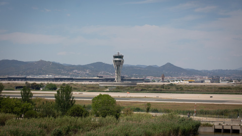 Vista del Aeropuerto Josep Tarradellas Barcelona-El Prat, cerca del espacio protegido natural de La Ricarda, un antiguo brazo de río abandonado. E.P./David Zorrakino Vista del Aeropuerto Josep Tarradellas Barcelona-El Prat, cerca del espacio protegido natural de La Ricarda, un antiguo brazo de río abandonado. E.P./David Zorrakino