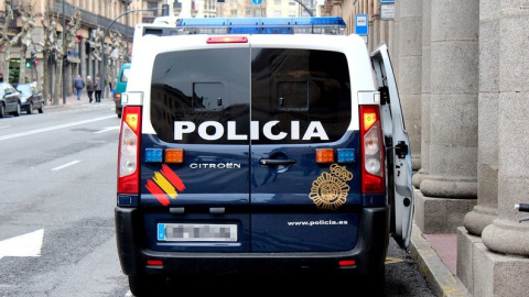 Vehículo de la Policía Nacional. Foto: Daniel Valle (danielvalle5) / CC BY-NC 2.0 Vehículo de la Policía Nacional. Foto: Daniel Valle (danielvalle5) / CC BY-NC 2.0