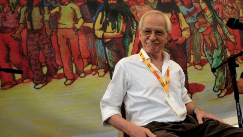 Fotografía de archivo que muestra al filósofo Antonio Escohotado antes de la conferencia 'Las cuestiones de las drogas' en la decimoséptima edición del festival de reggae Rototom Sunsplash el 24 de agosto de 2010 en la localidad castellonense de Beni Fotografía de archivo que muestra al filósofo Antonio Escohotado antes de la conferencia 'Las cuestiones de las drogas' en la decimoséptima edición del festival de reggae Rototom Sunsplash el 24 de agosto de 2010 en la localidad castellonense de Beni