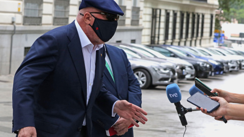 El comisario jubilado José Manuel Villarejo ofrece declaraciones a los medios de comunicación tras salir de la Audiencia Nacional para declarar en un juicio por una pieza del caso ‘Tándem’, a 6 de julio de 2021, en Madrid, (España).- EUROPA PRESS El comisario jubilado José Manuel Villarejo ofrece declaraciones a los medios de comunicación tras salir de la Audiencia Nacional para declarar en un juicio por una pieza del caso ‘Tándem’, a 6 de julio de 2021, en Madrid, (España).- EUROPA PRESS