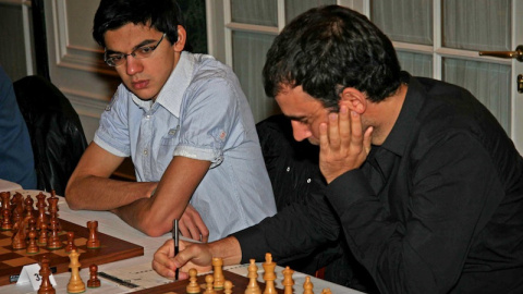 ANISH-GIRI-Izq-y-LEINIER-DOMINGUEZ.jpg