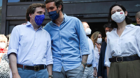 Almeida, Casado y Ayuso, en Colón. EFE/David Fernández Almeida, Casado y Ayuso, en Colón. EFE/David Fernández