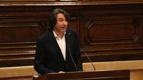 El diputat de JxCat, Francesc de Dalmases, durant el Ple d'aprovació del dictamen de Juvillà / Omar Barón El diputat de JxCat, Francesc de Dalmases, durant una intervenció al Parlament / Omar Barón