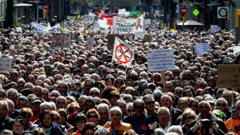 Imatge d'arxiu d'una manifestació a Barcelona per unes pensions dignes. EFE / Quique García Imatge d'arxiu d'una manifestació a Barcelona per unes pensions dignes. EFE / Quique García