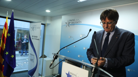 El expresidente de la Generalitat y eurodiputado de Junts, Carles Puigdemont, comparece en una rueda de prensa para explicar los detalles del acuerdo de investidura con el PSOE, en el Parlamento Europeo, a 9 de noviembre de 2023, en Bruselas (Bélgica).- El expresidente de la Generalitat y eurodiputado de Junts, Carles Puigdemont, comparece en una rueda de prensa para explicar los detalles del acuerdo de investidura con el PSOE, en el Parlamento Europeo, a 9 de noviembre de 2023, en Bruselas (Bélgica).-