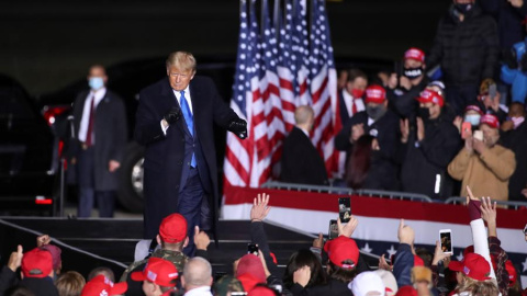 Trump, este sábado en un mitin en Wisconsin. EFE/EPA/KAMIL KRZACZYNSKI Trump, este sábado en un mitin en Wisconsin. EFE/EPA/KAMIL KRZACZYNSKI