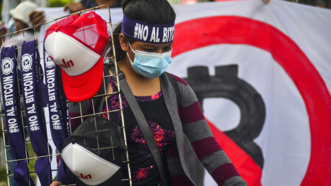 Protesta conta el bitcoin en El Salvador, 20 de julio de 2021.- Camilo Freedman / SOPA Images via / DPA Protesta conta el bitcoin en El Salvador, 20 de julio de 2021.- Camilo Freedman / SOPA Images via / DPA