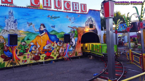 Tren de la bruja de una feria local. Foto de archivo. Tren de la bruja de una feria local. Foto de archivo.