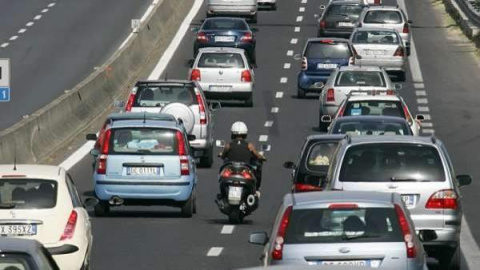 Cua de trànsit en un dels accessos a Barcelona. Cua de trànsit en un dels accessos a Barcelona.
