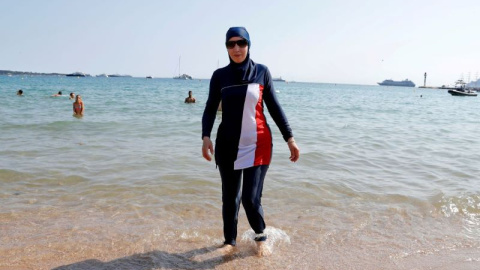 Imagen de archivo de una mujer con un traje de baño burkini de cuerpo entero. REUTERS Imagen de archivo de una mujer con un traje de baño burkini de cuerpo entero. REUTERS