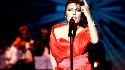 Rocío Jurado, en una actuación. (EFE) Rocío Jurado, en una actuación. (EFE)